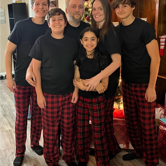 Meet your posher, Kim. - Picture 2 of 6